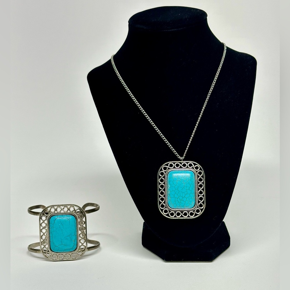 Faux Turquoise Pendant with necklace and bracelet